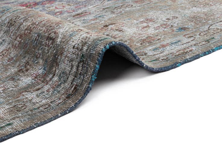 Detail image of 9' 8 x 12' 10 Vintage Royal Wool Rug