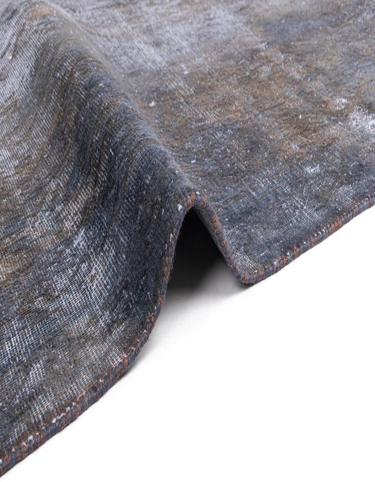 Detail image of 9' 6 x 12' 10 Vintage Royal Wool Rug