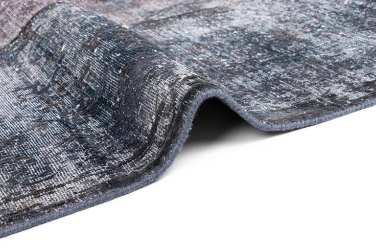 Detail image of 9' 9 x 13' 9 Vintage Royal Wool Rug