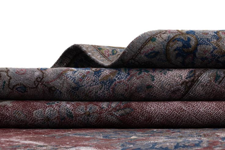 Detail image of 9' 6 x 13' 8 Vintage Royal Wool Rug