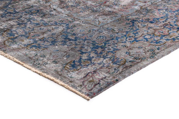 Detail image of 9' 6 x 13' 8 Vintage Royal Wool Rug