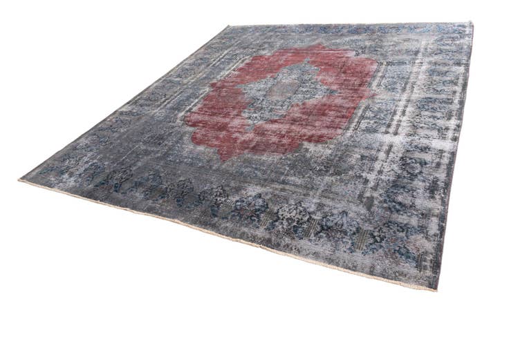 Detail image of 10' 3 x 11' 8 Vintage Royal Wool Rug
