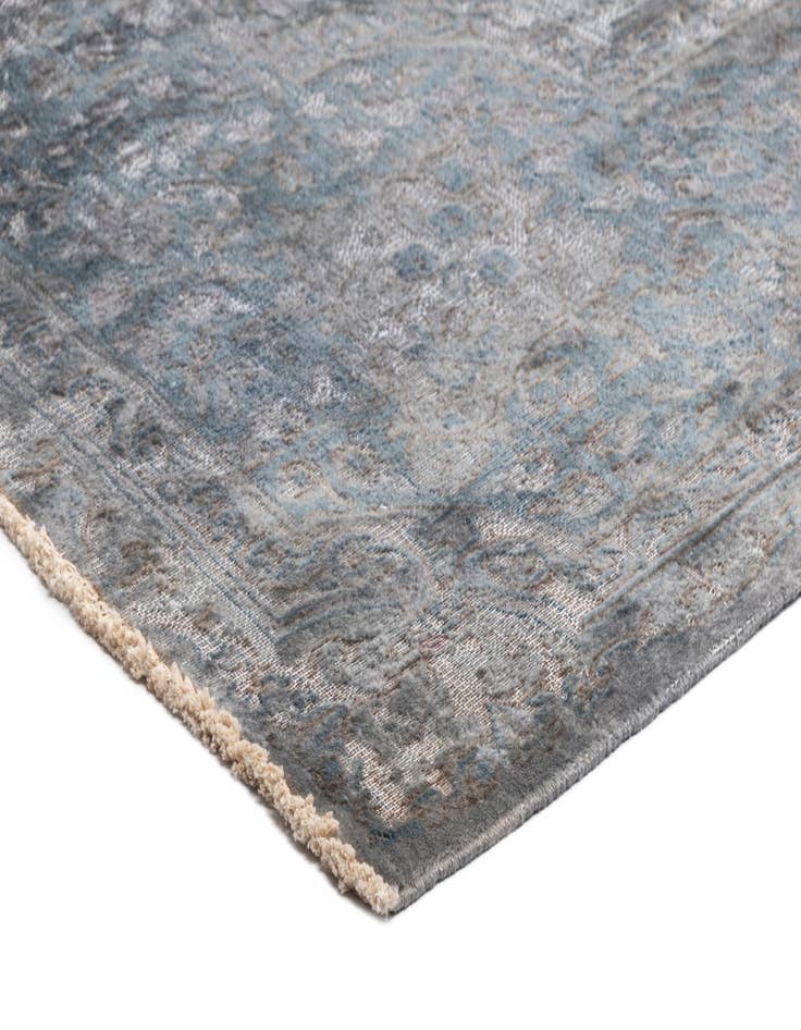 Detail image of 10' 1 x 13' 7 Vintage Royal Wool Rug