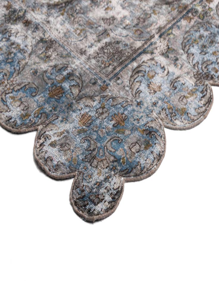 Detail image of 8' 10 x 15' 6 Vintage Royal Wool Rug