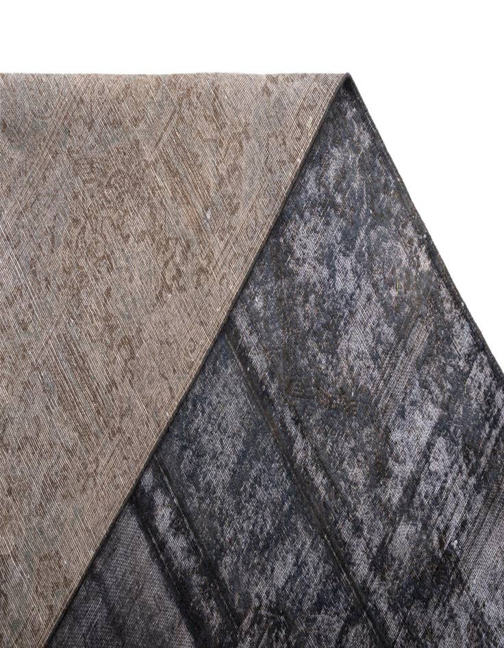 Detail image of 9' 7 x 12' 10 Vintage Royal Wool Rug