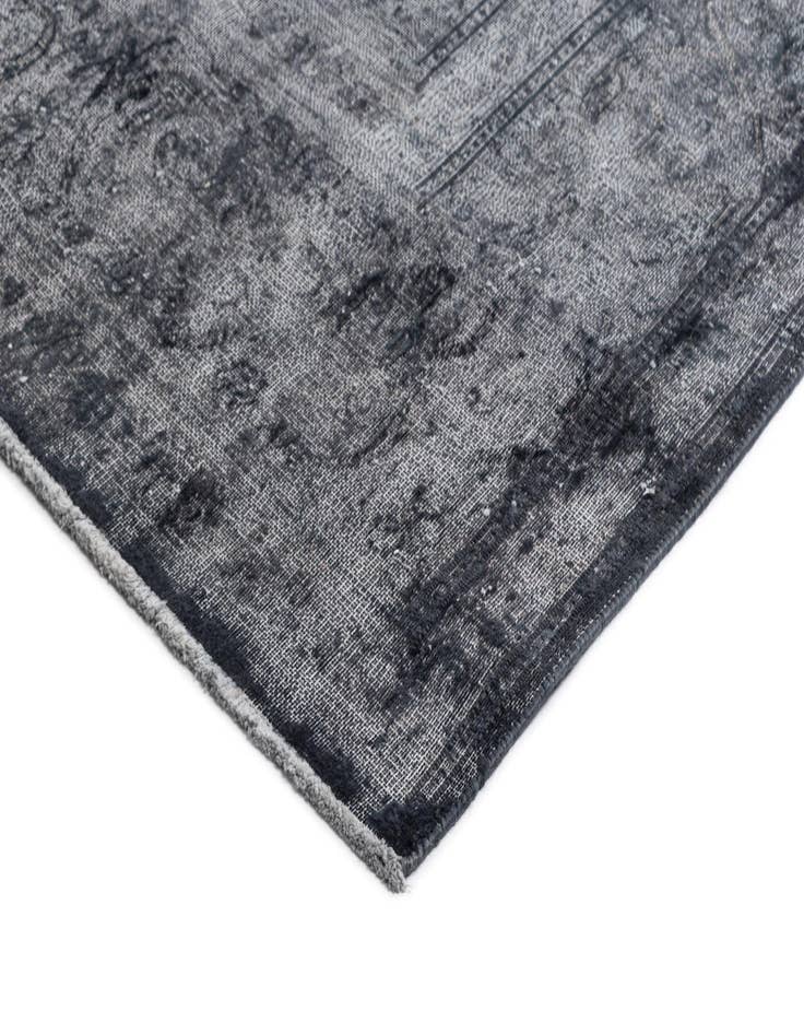 Detail image of 9' 7 x 13' 3 Vintage Royal Wool Rug