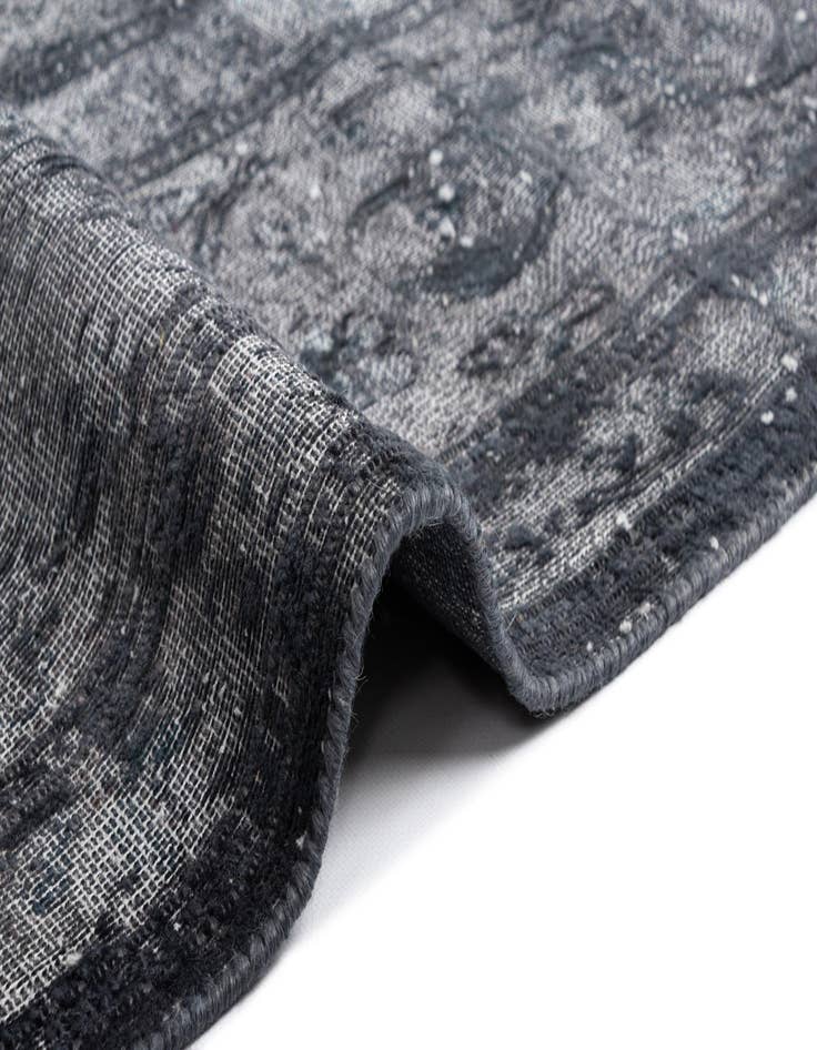 Detail image of 9' 7 x 13' 3 Vintage Royal Wool Rug