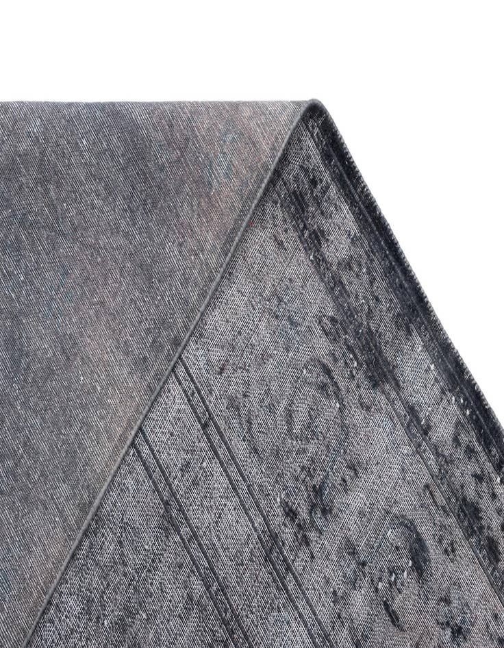 Detail image of 9' 7 x 13' 3 Vintage Royal Wool Rug