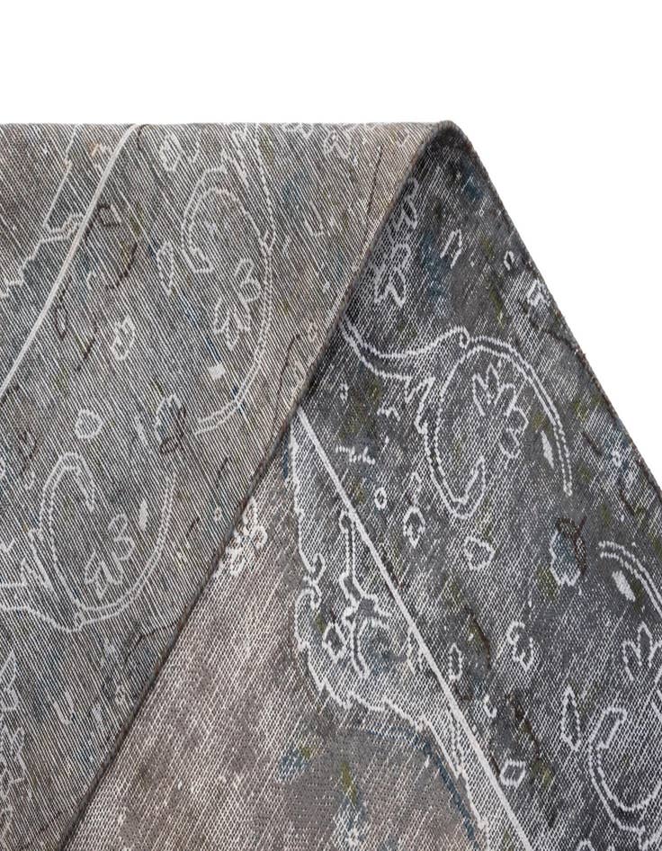 Detail image of 9' 7 x 12' 9 Vintage Royal Wool Rug