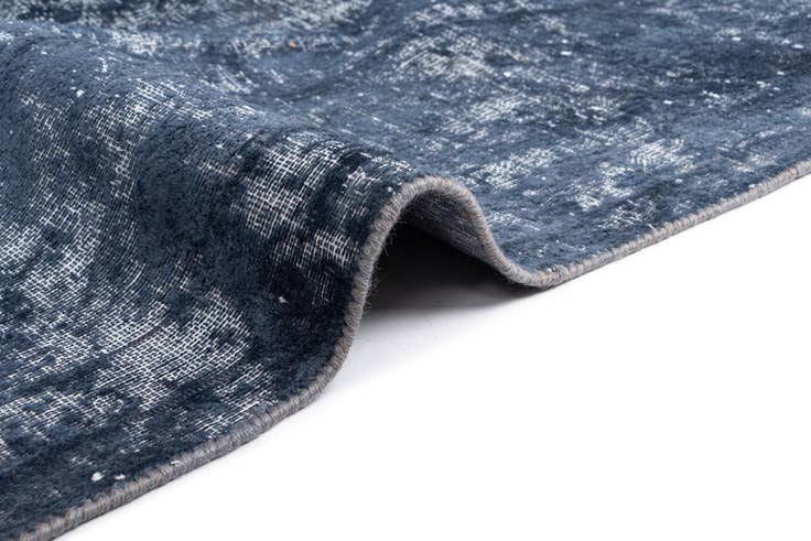 Detail image of 9' 7 x 12' 9 Vintage Royal Wool Rug