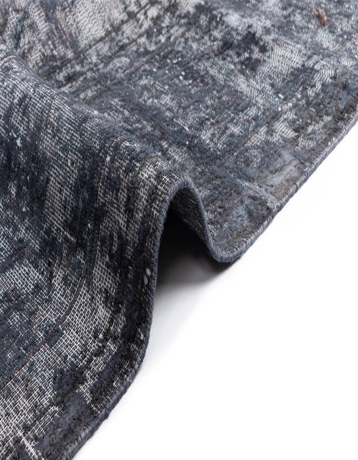 Detail image of 9' 7 x 13' 1 Vintage Royal Wool Rug