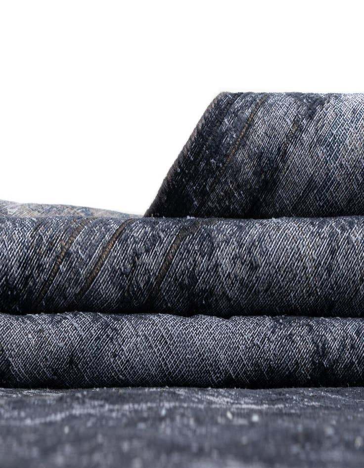 Detail image of 9' 9 x 13' 4 Vintage Royal Wool Rug