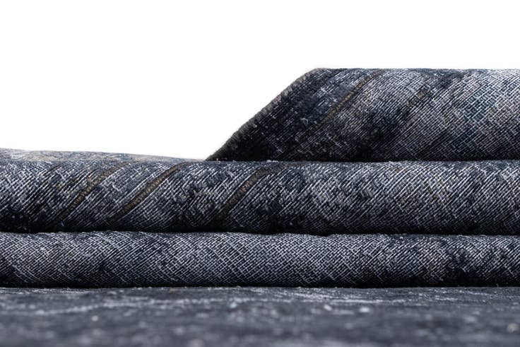 Detail image of 9' 9 x 13' 4 Vintage Royal Wool Rug