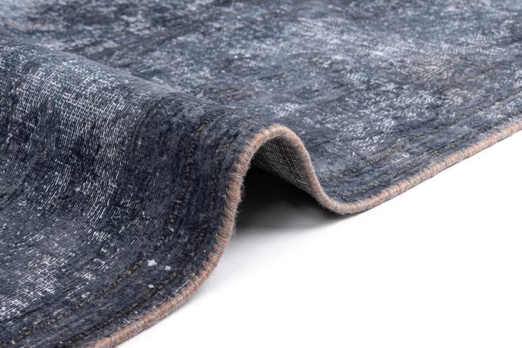 Detail image of 9' 9 x 13' 4 Vintage Royal Wool Rug