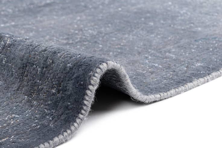 Detail image of 9' 7 x 12' 8 Vintage Royal Wool Rug