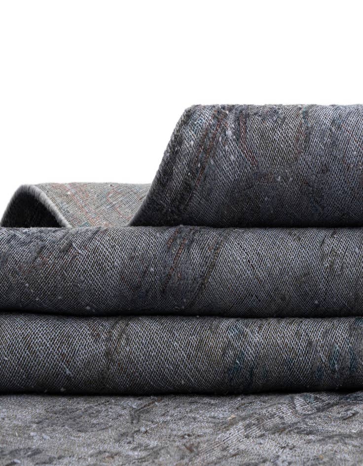 Detail image of 9' 5 x 12' 9 Vintage Royal Wool Rug