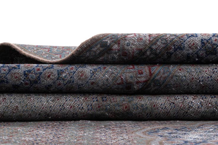 Detail image of 9' 9 x 12' 10 Vintage Royal Wool Rug