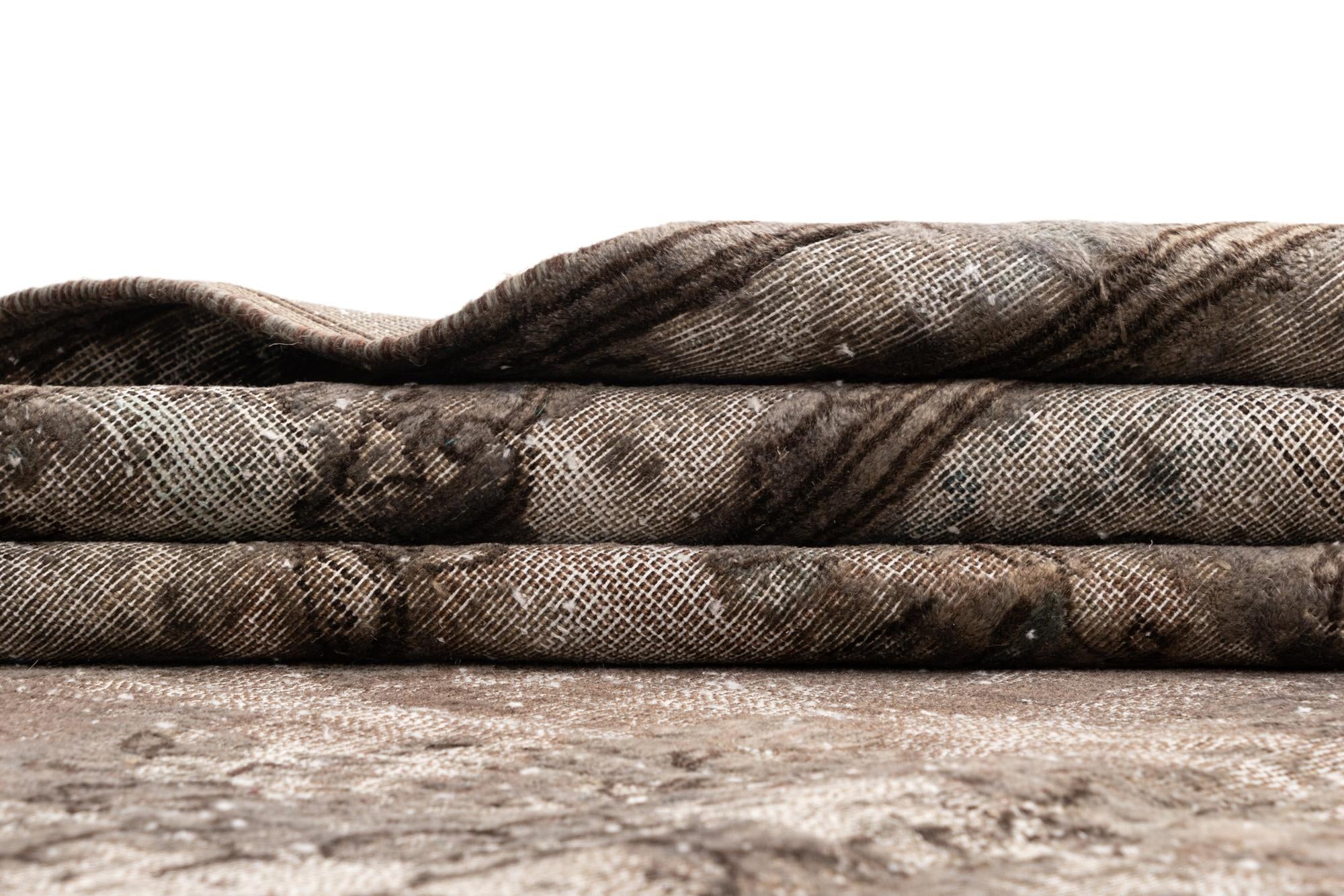 7' 9 x 11' 11 Vintage Royal Wool Rug