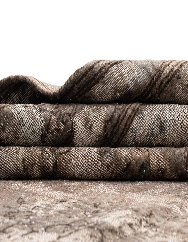 Detail image of 7' 9 x 11' 11 Vintage Royal Wool Rug