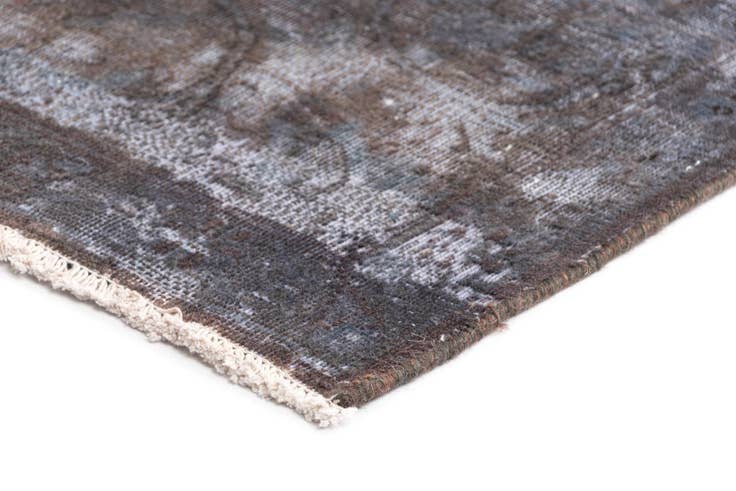 Detail image of 6' 2 x 9' 1 Vintage Royal Wool Rug