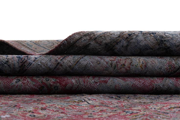 Detail image of 6' 10 x 9' 5 Vintage Royal Wool Rug
