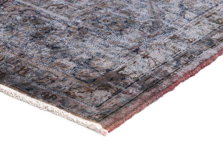 Detail image of 6' 10 x 9' 5 Vintage Royal Wool Rug