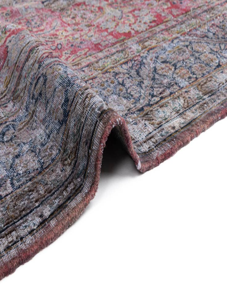 Detail image of 6' 10 x 9' 5 Vintage Royal Wool Rug