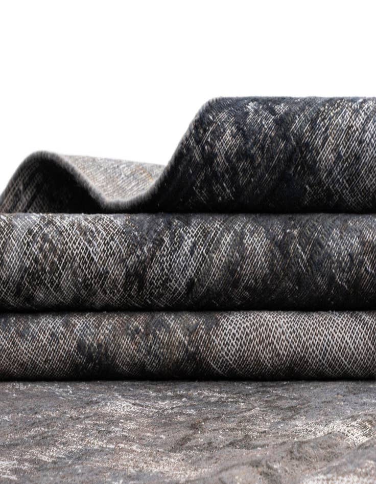 Detail image of 9' 11 x 12' 10 Vintage Royal Wool Rug