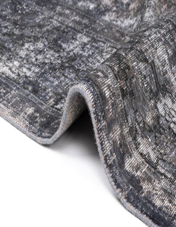 Detail image of 9' 11 x 12' 10 Vintage Royal Wool Rug