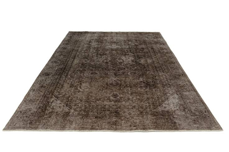 Detail image of 6' 4 x 9' 9 Vintage Royal Wool Rug