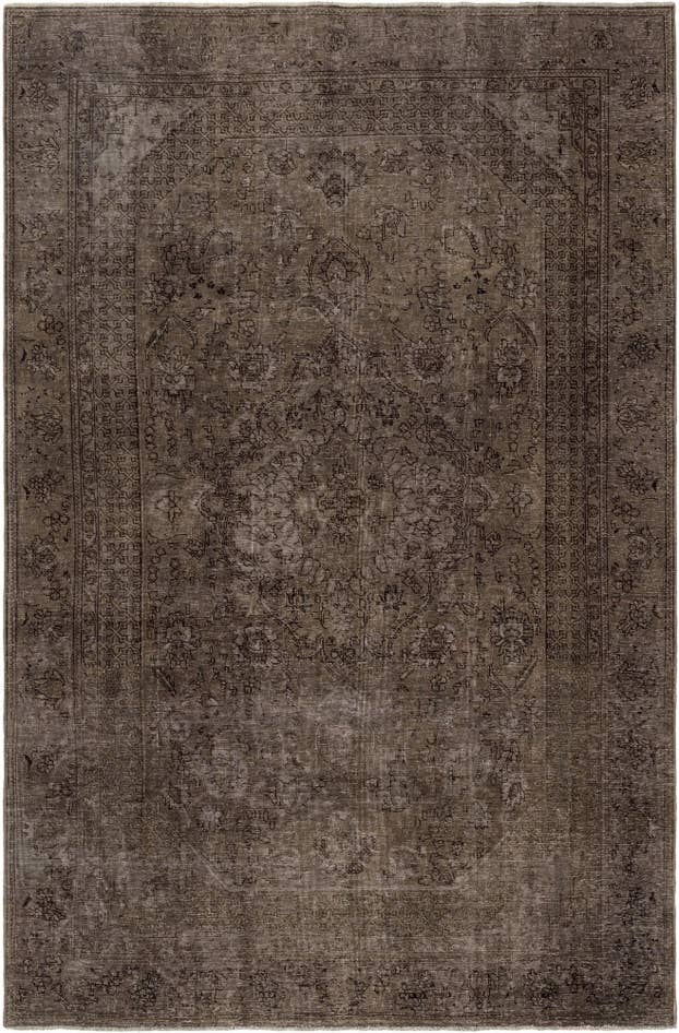 Detail image of 6' 4 x 9' 9 Vintage Royal Wool Rug