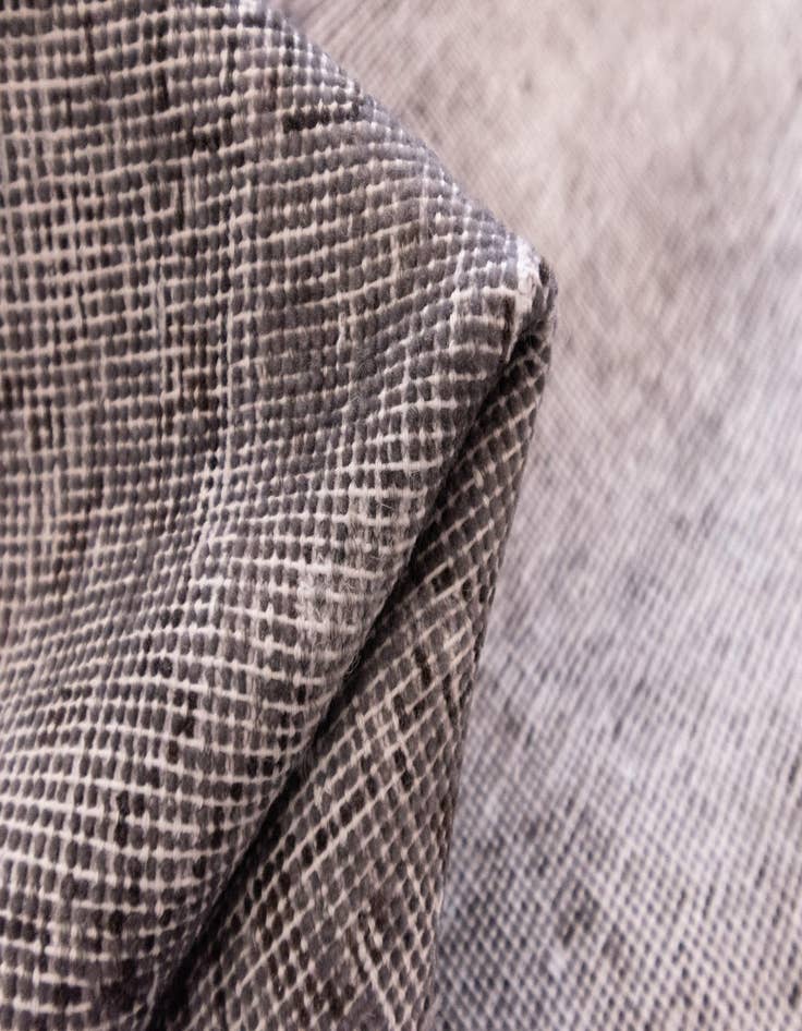 Detail image of 9' 6 x 13' 7 Vintage Royal Wool Rug