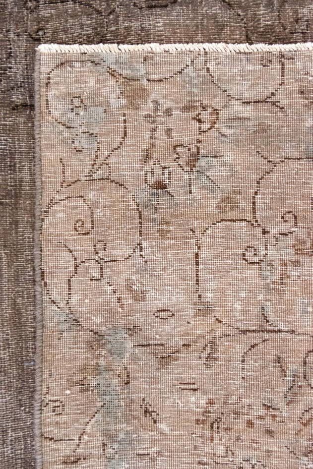 Detail image of 9' 7 x 13' 1 Vintage Royal Wool Rug