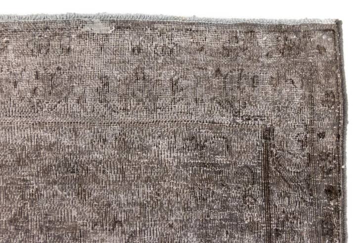 Detail image of 9' 9 x 13' 5 Vintage Royal Wool Rug