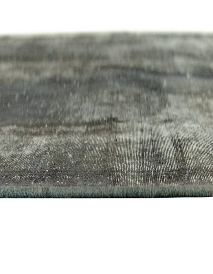 Detail image of 6' 8 x 10' 2 Vintage Royal Wool Rug