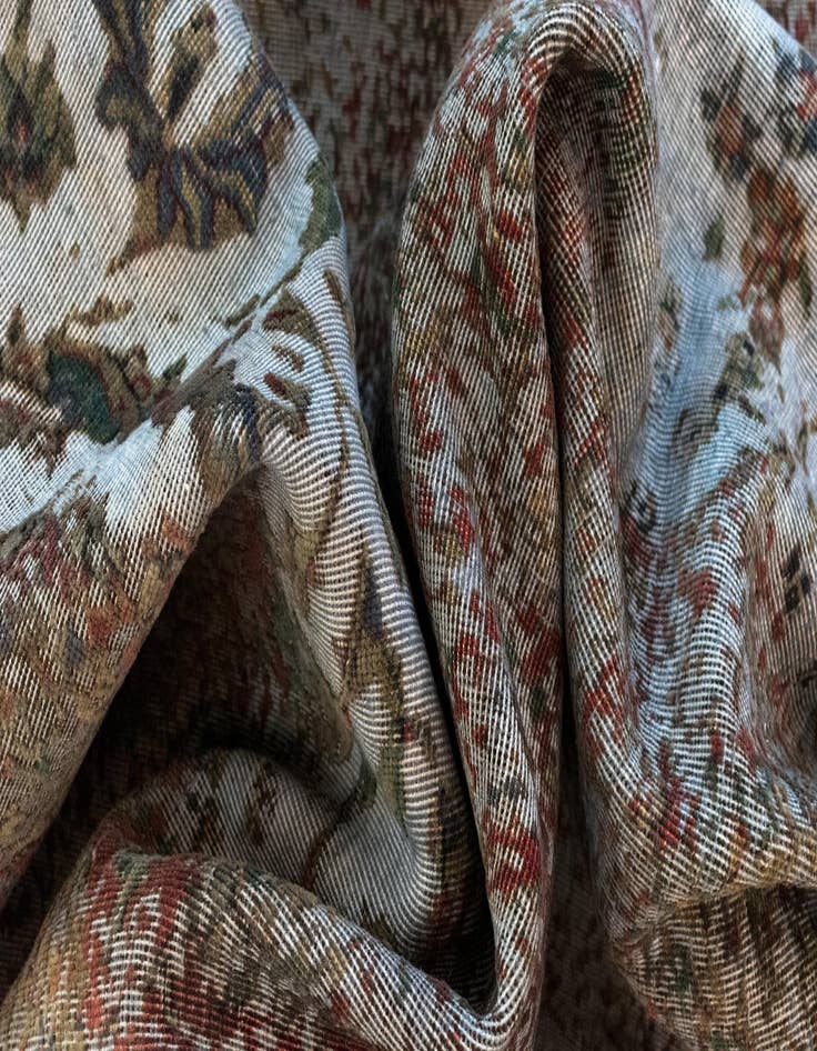 Detail image of 6' 3 x 9' 8 Vintage Royal Wool Rug