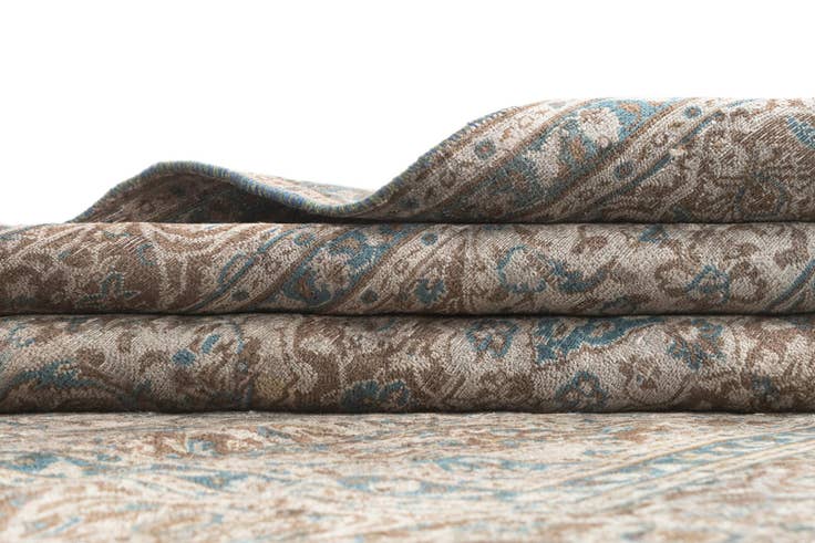 Detail image of 6' 2 x 9' 3 Vintage Royal Rug