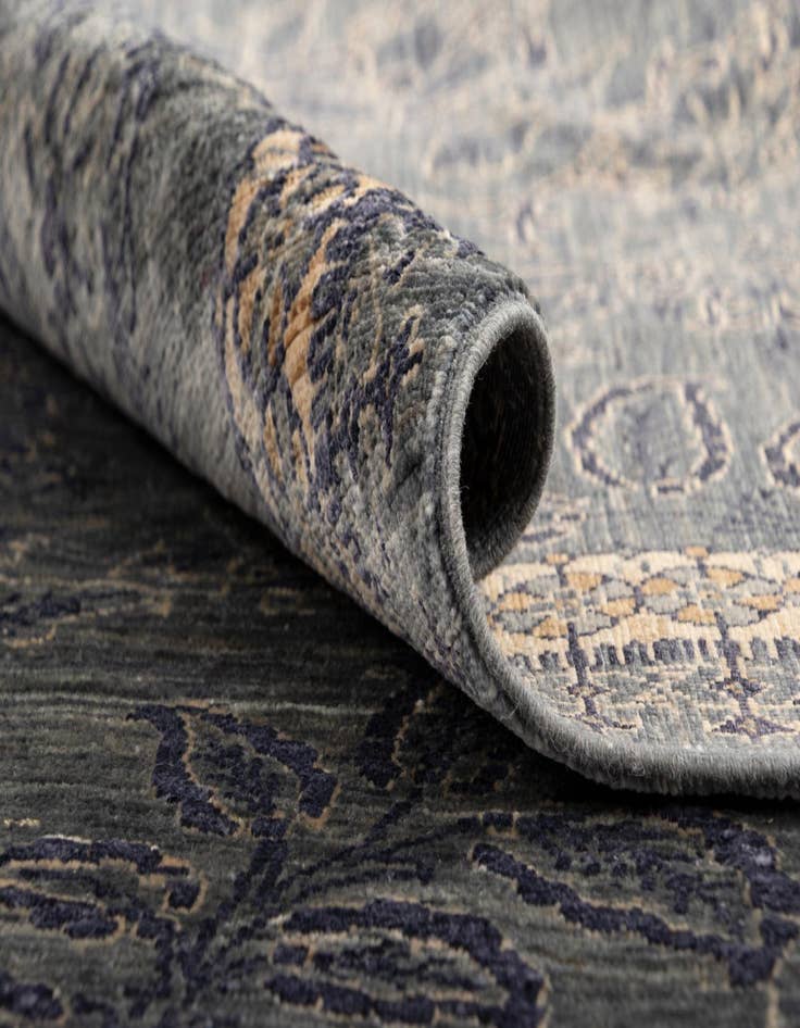 Detail image of 7' 10 x 9' 11 Ziegler Wool Rug