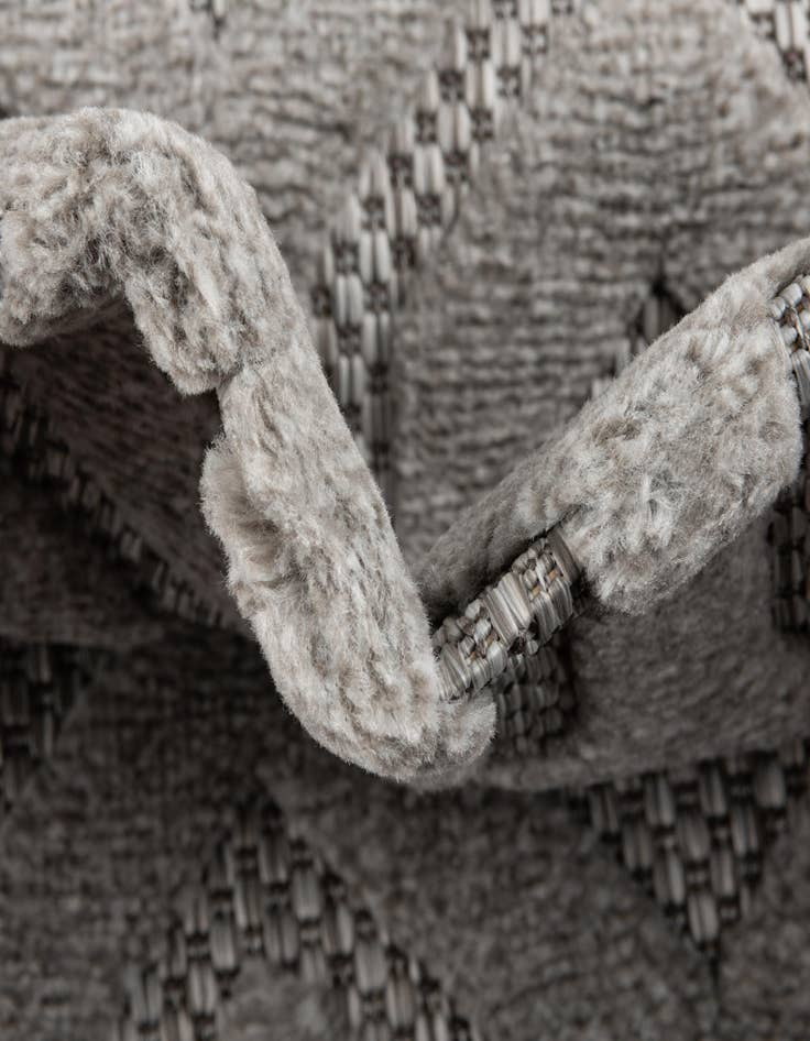 Detail image of 3' x 3' Easy-Clean Trellis Textured Indoor / Outdoor Round Rug