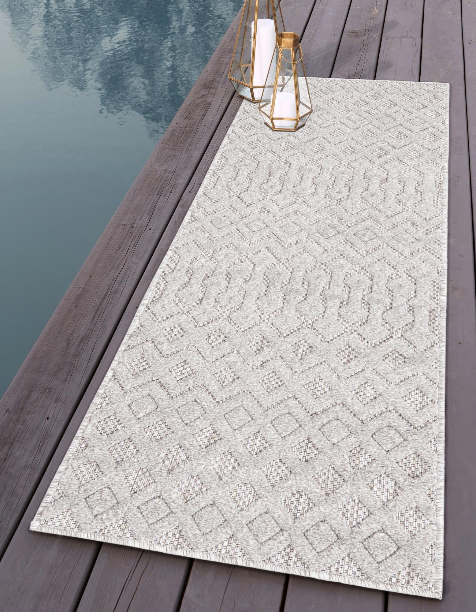 2' x 8' Easy-Clean Trellis Textured Indoor / Outdoor Runner Rug