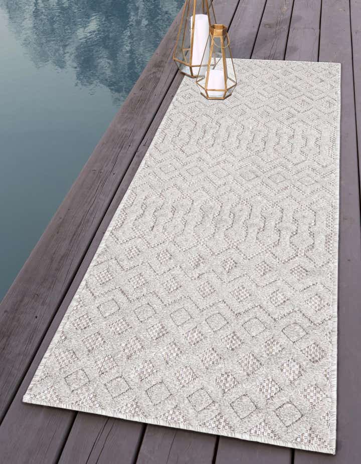 2' x 8' Easy-Clean Trellis Textured Indoor / Outdoor Runner Rug