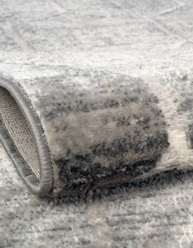 Detail image of 5' 3 x 5' 3 Lattice Trellis Square Rug