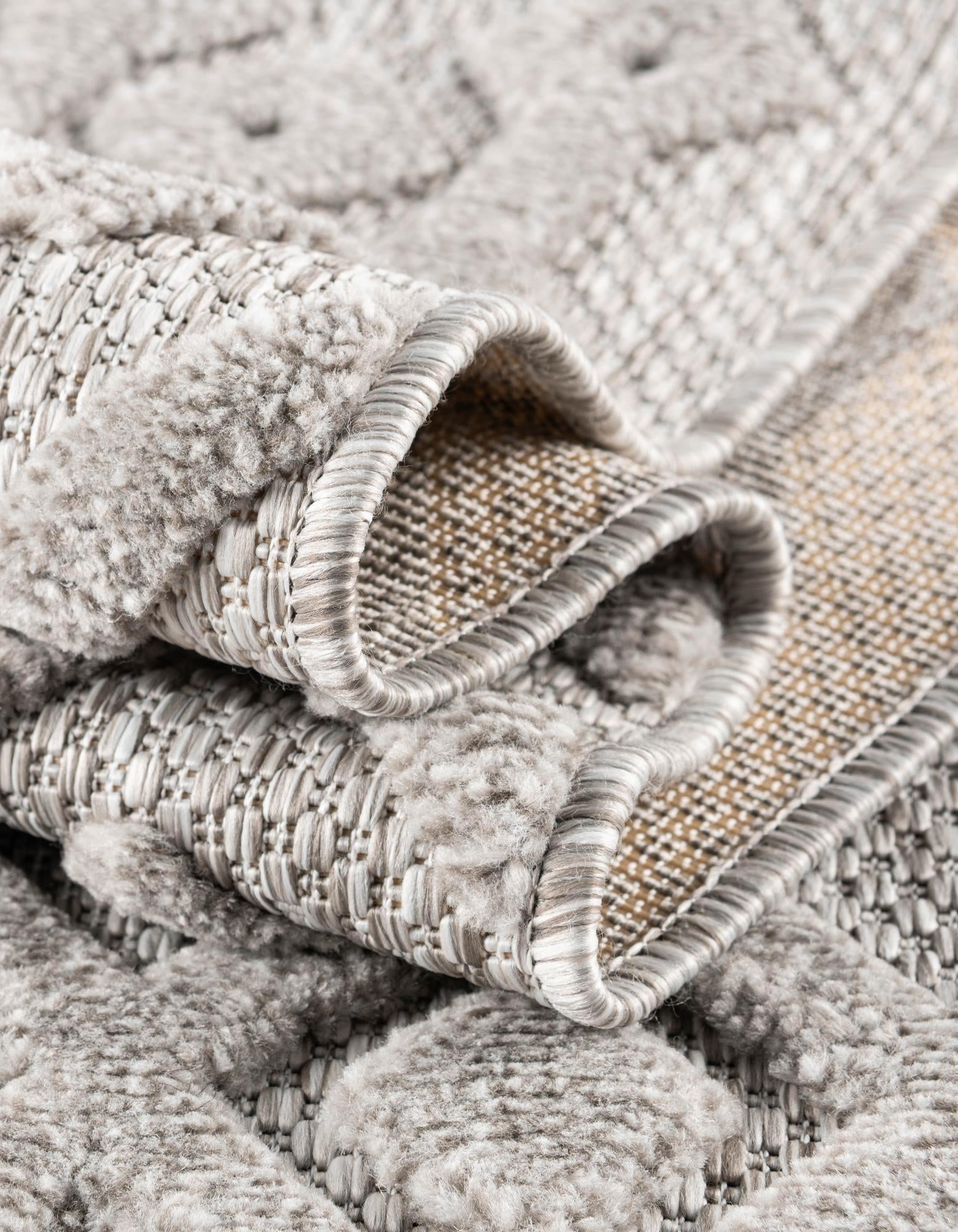 7' 10 x 7' 10 Easy-Clean Trellis Textured Indoor / Outdoor Square Rug
