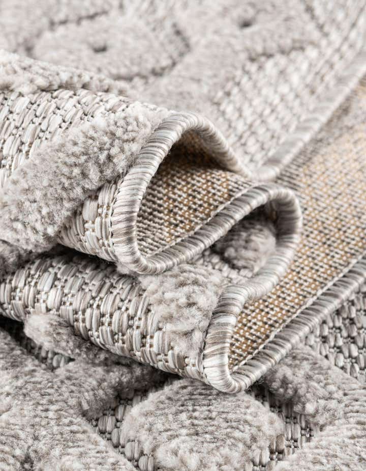 7' 10 x 7' 10 Easy-Clean Trellis Textured Indoor / Outdoor Square Rug