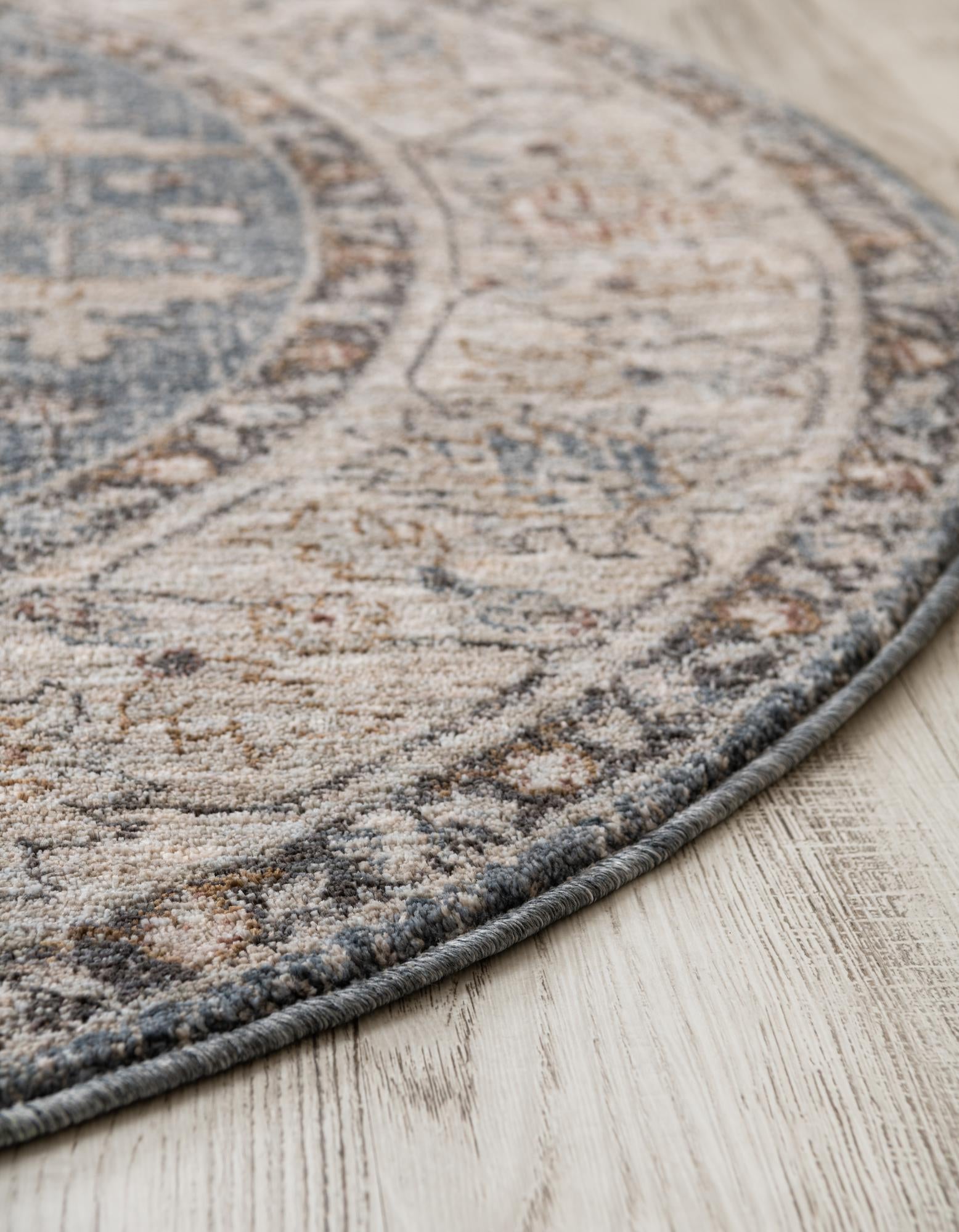 5' 3 x 5' 3 Eco Traditional Round Rug