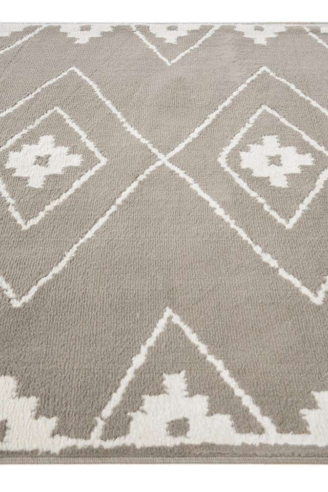5' 3 x 7' 8 Lattice Rug