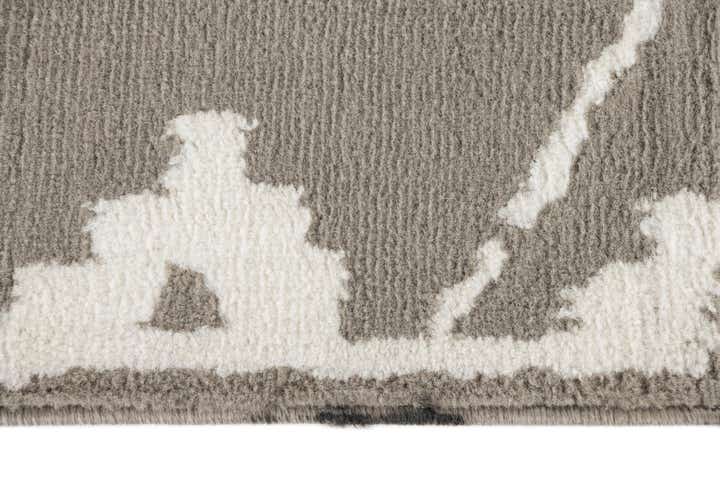 5' 3 x 7' 8 Lattice Rug