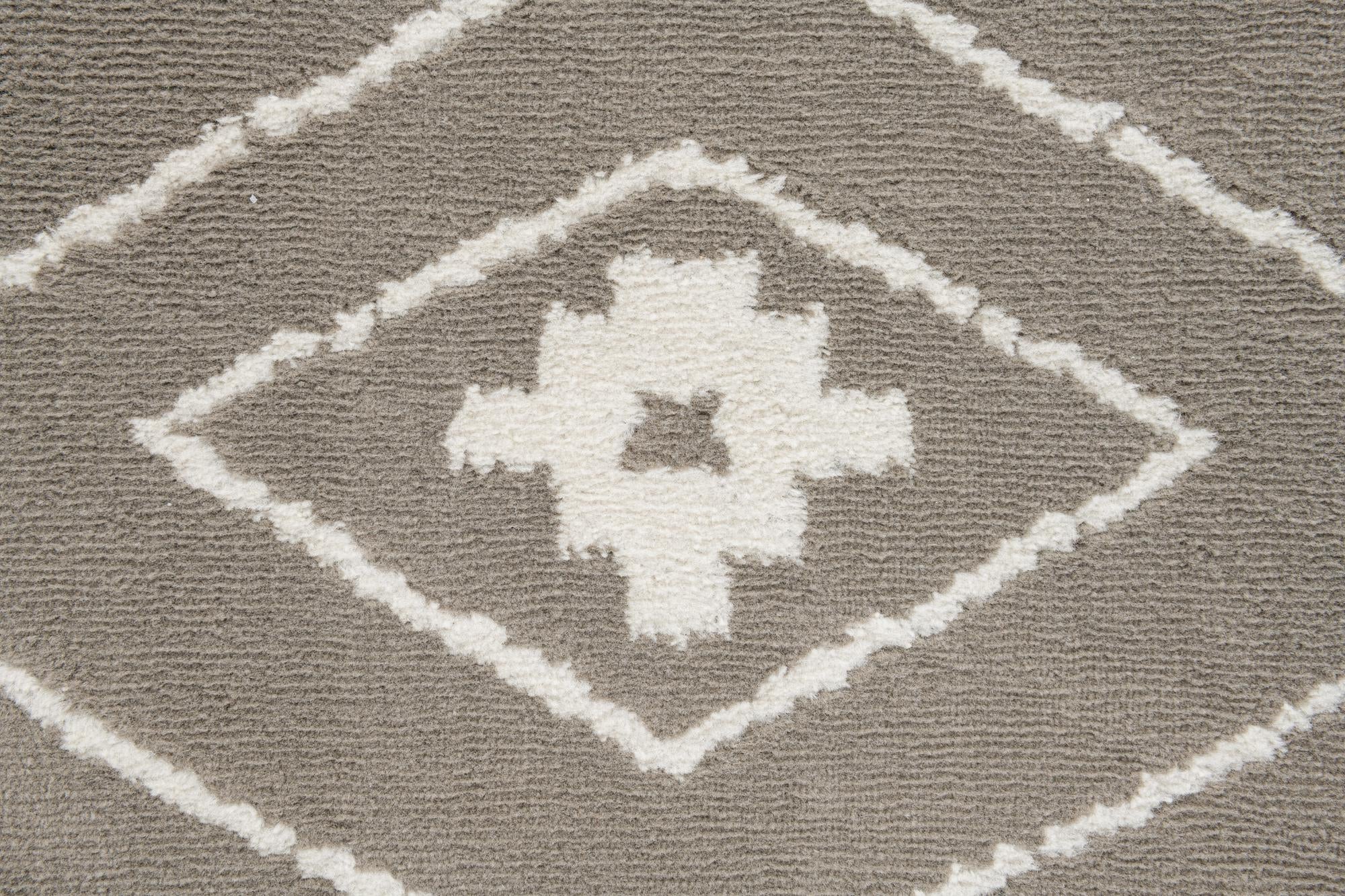 5' 3 x 7' 8 Trellis Rug