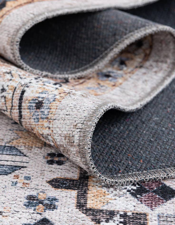 Detail image of 2' x 3' 1 Washable Yara Oval Rug