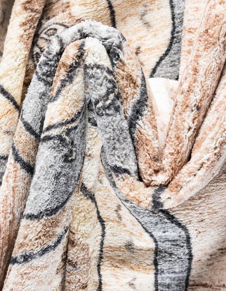 Detail image of 6' 7 x 9' Medina Rug